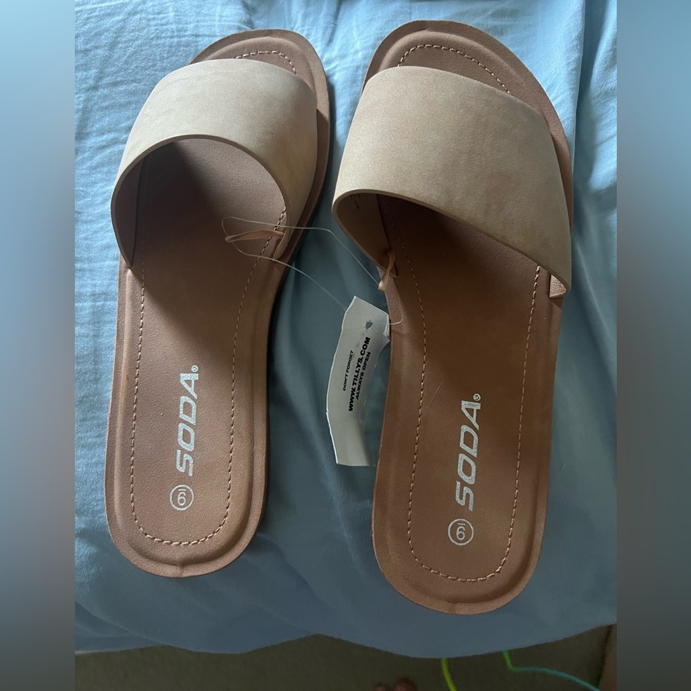 brand new womens soda sandals size 9